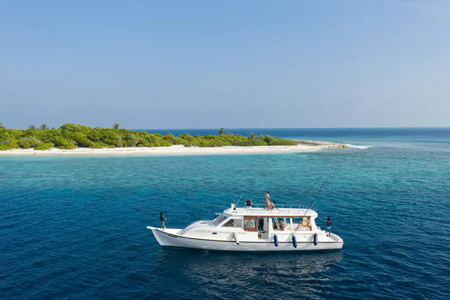Avila Reizen Maldives boat