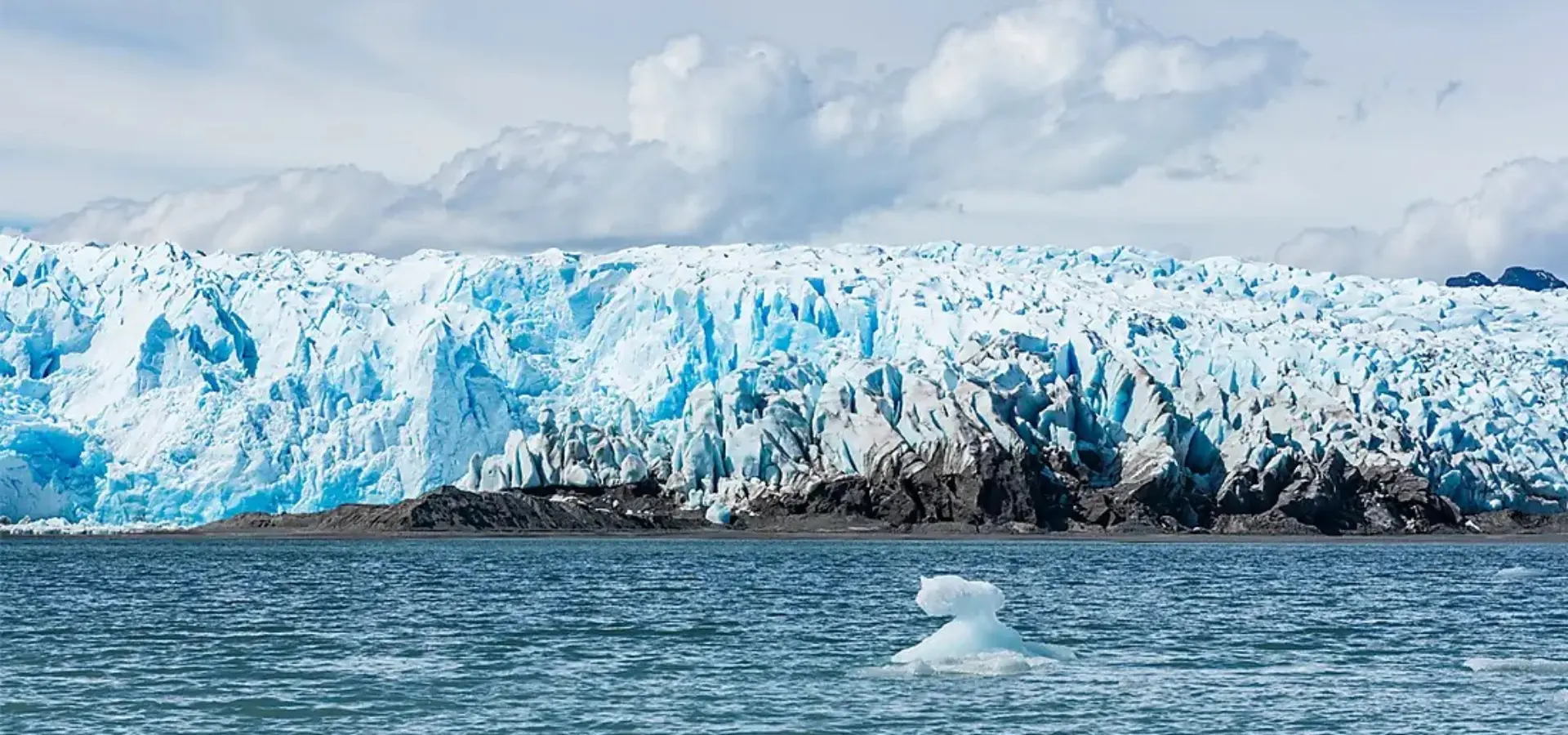 Header photo Ponant cruise Chilean fjords