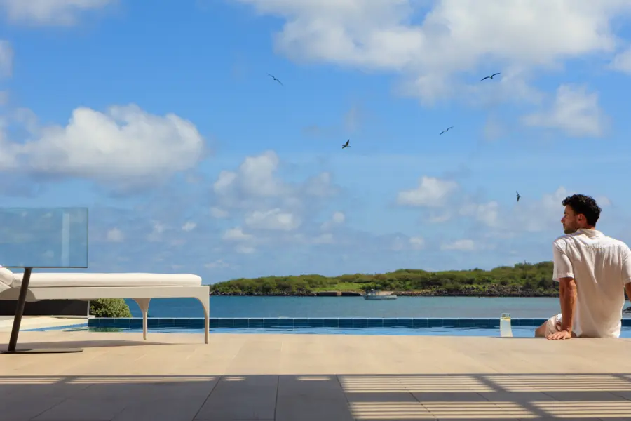 Avila Travel Galapagos Indigo