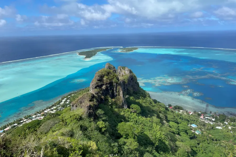 Avila Travel French Polynesia Tahiti mountain peak with a view over the ocean