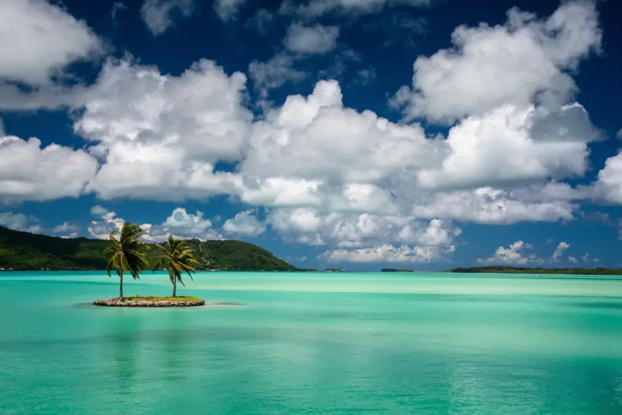 Avila Travel: a French Polynesian island in the blue ocean