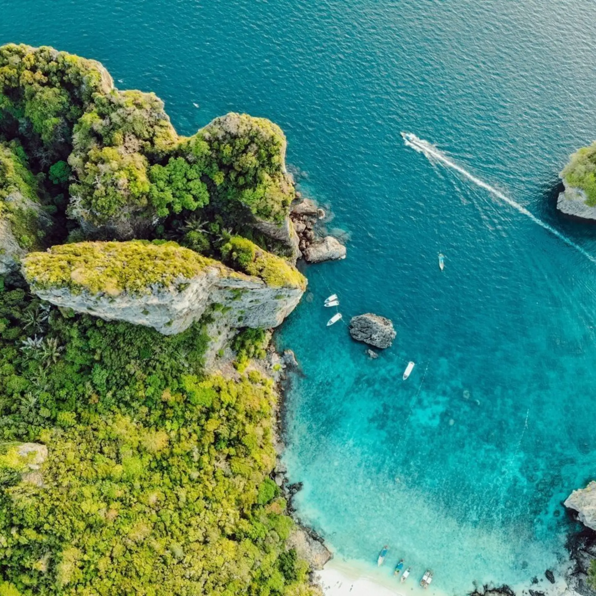 Avila travel thailand krabi bay from above