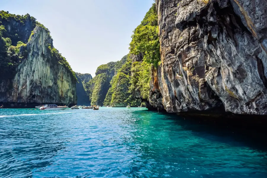 Avila travel thailand krabi sea and rocks