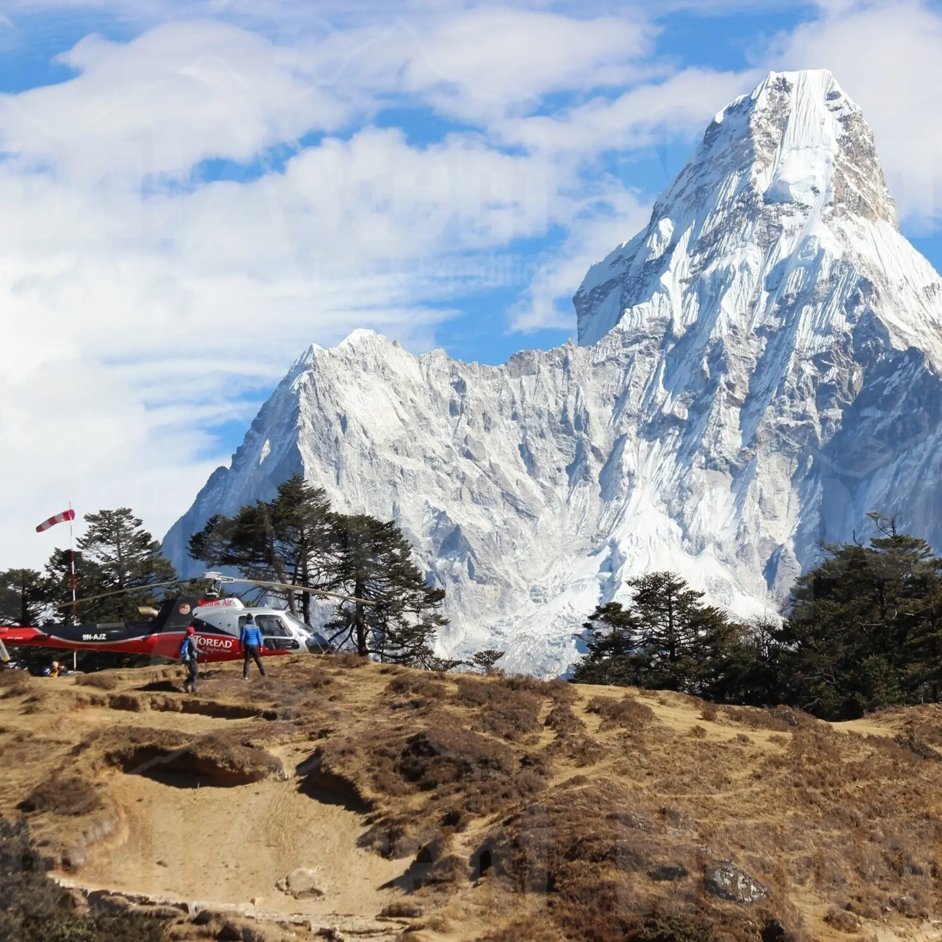 1762953044912nepal mount everest helicopter flight