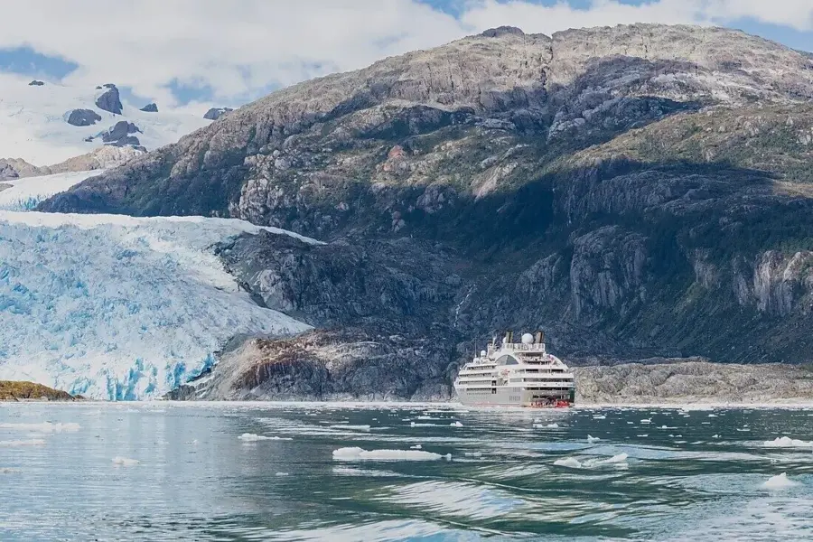 Cruising past the El Brujo Glacier